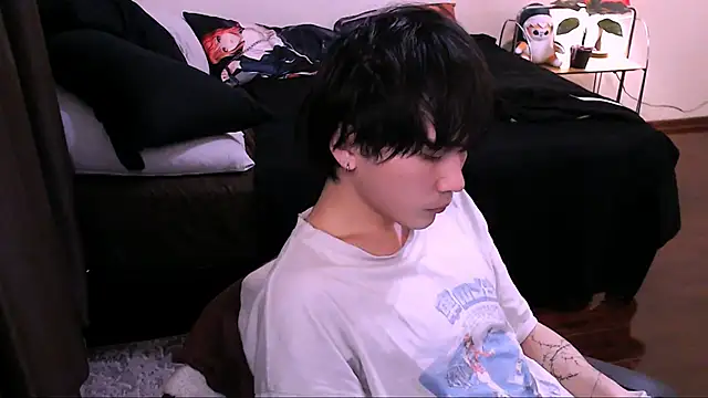 Snapshot of rennnuts chatting on 17, 11, 2025 rennnuts online show from 17, 11, 2025