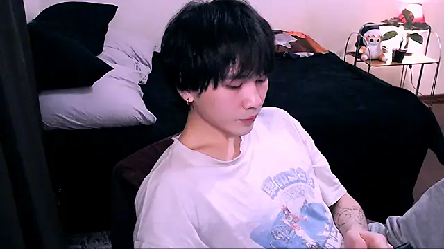 Snapshot of rennnuts chatting on 18, 11, 2025 rennnuts online show from 18, 11, 2025