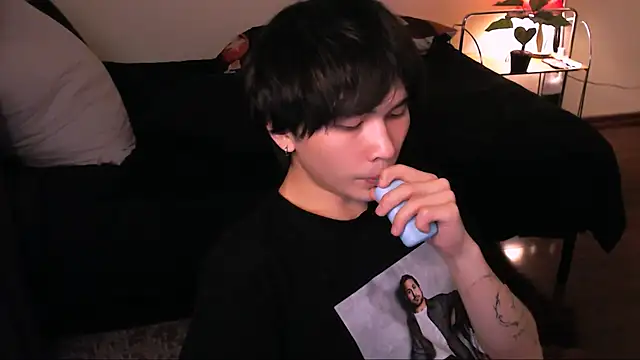 Snapshot of rennnuts chatting on 26, 11, 2025 rennnuts online show from 26, 11, 2025