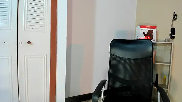 Snapshot of Violetta_0 chatting on 15, 10, 2025 Violetta 0 online show from 15, 10, 2025