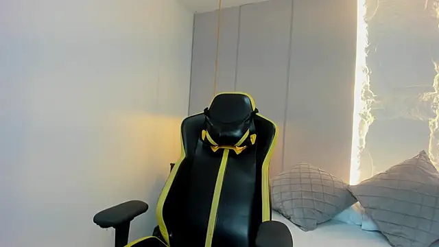 tiffanny doll  online show from 7, 4, 2026