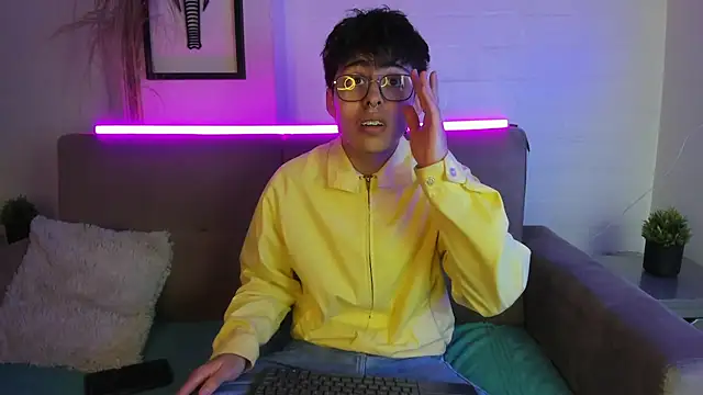 PepperTwink online show from 10, 3, 2025