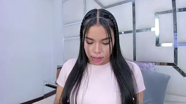 ZoeWan69 online show from 6, 4, 2026