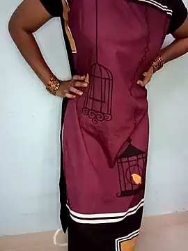 Snapshot of varsha-milky1 chatting on 4, 2, 2025 varsha-milky1 online show from 4, 2, 2025