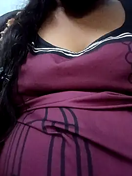 Snapshot of varsha-milky1 chatting on 5, 3, 2025 varsha-milky1 online show from 5, 3, 2025