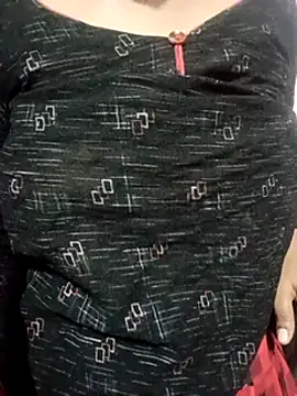 Snapshot of varsha-milky1 chatting on 8, 3, 2025 varsha-milky1 online show from 8, 3, 2025