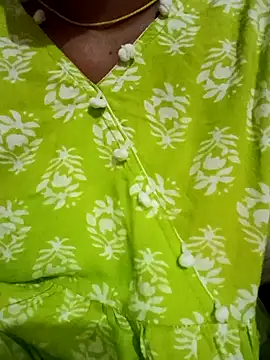 Snapshot of varsha-milky1 chatting on 13, 3, 2025 varsha-milky1 online show from 13, 3, 2025