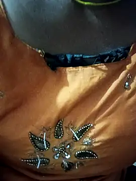 Snapshot of varsha-milky1 chatting on 19, 3, 2025 varsha-milky1 online show from 19, 3, 2025