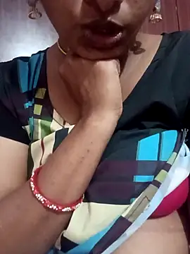 Snapshot of varsha-milky1 chatting on 21, 3, 2025 varsha-milky1 online show from 21, 3, 2025