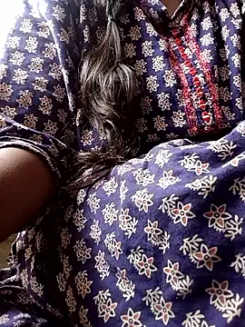 Snapshot of varsha-milky1 chatting on 11, 9, 2025 varsha-milky1 online show from 11, 9, 2025