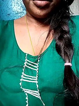 Snapshot of varsha-milky1 chatting on 15, 9, 2025 varsha-milky1 online show from 15, 9, 2025