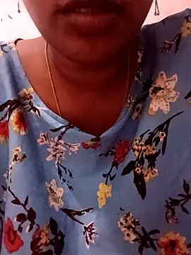 Snapshot of varsha-milky1 chatting on 17, 9, 2025 varsha-milky1 online show from 17, 9, 2025