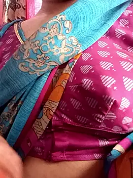 Snapshot of varsha-milky1 chatting on 21, 9, 2025 varsha-milky1 online show from 21, 9, 2025