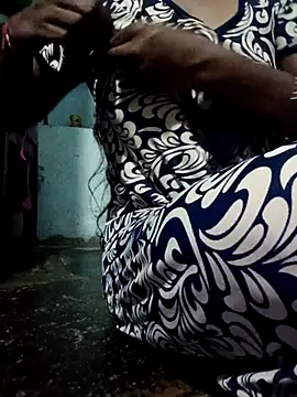 Snapshot of varsha-milky1 chatting on 25, 9, 2025 varsha-milky1 online show from 25, 9, 2025