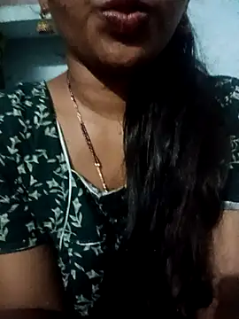 Snapshot of varsha-milky1 chatting on 27, 9, 2025 varsha-milky1 online show from 27, 9, 2025