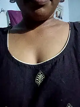 Snapshot of varsha-milky1 chatting on 28, 9, 2025 varsha-milky1 online show from 28, 9, 2025