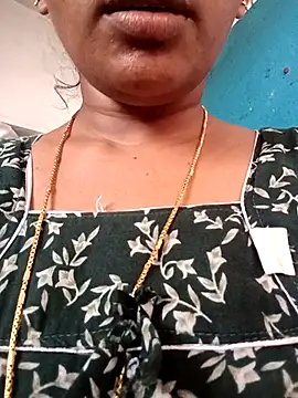 Snapshot of varsha-milky1 chatting on 5, 10, 2025 varsha-milky1 online show from 5, 10, 2025