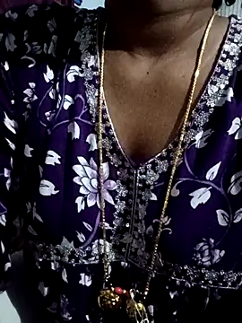 Snapshot of varsha-milky1 chatting on 9, 10, 2025 varsha-milky1 online show from 9, 10, 2025