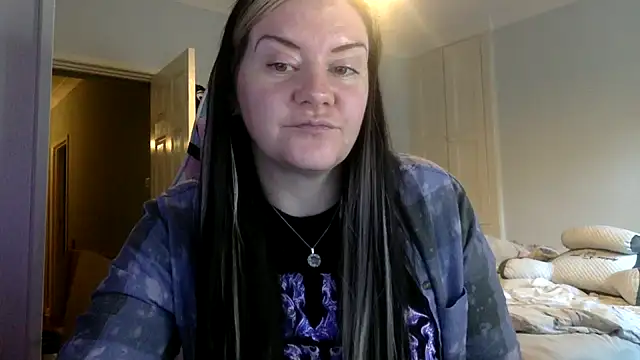 AureliaXOX online show from 7, 2, 2025