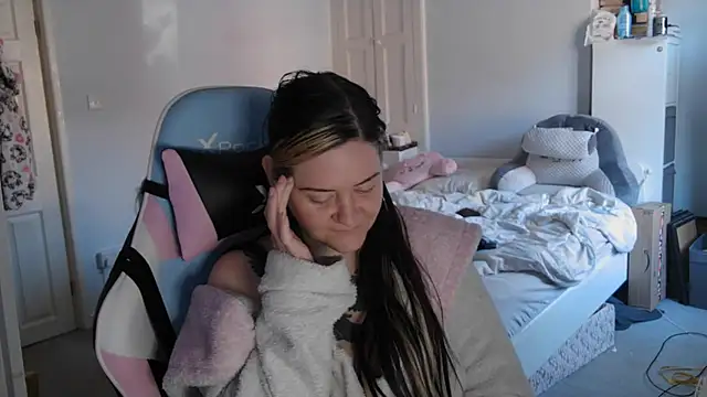 AureliaXOX online show from 6, 3, 2025