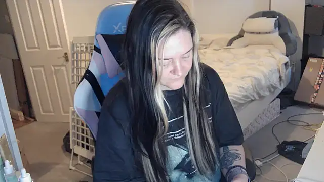 AureliaXOX online show from 7, 3, 2025