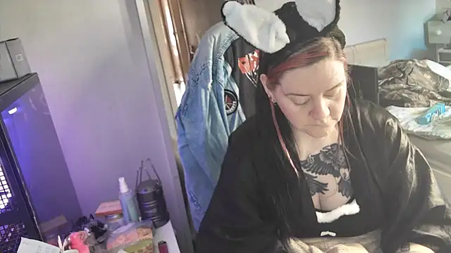 AureliaXOX online show from 5, 4, 2026