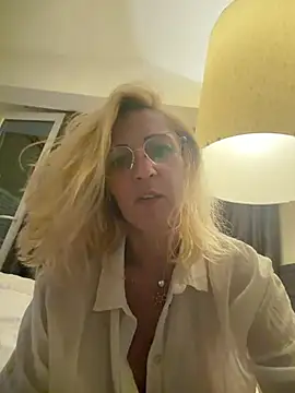 Snapshot of SweetAnia_ chatting on 12, 7, 2026 SweetAnia online show from 12, 7, 2026