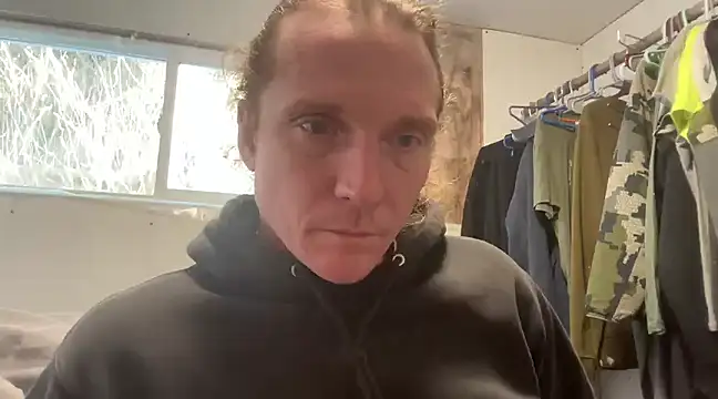 Snapshot of redone8in chatting on 4, 2, 2025 redone8in online show from 4, 2, 2025