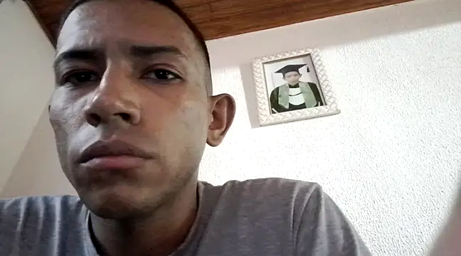 Mineirinho043 online show from 14, 2, 2025