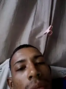 Mineirinho043 online show from 25, 2, 2025