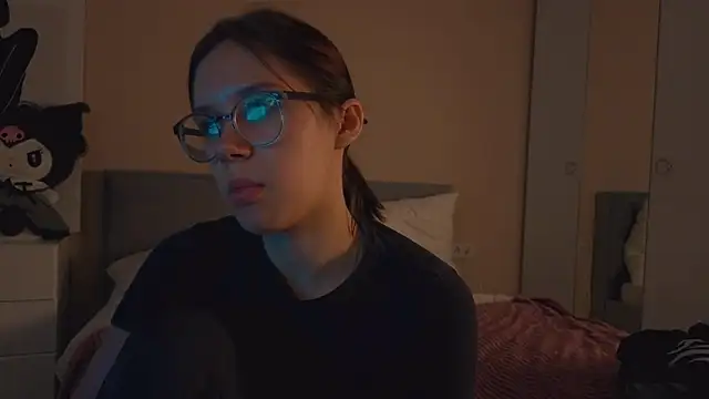 Snapshot of Mia_Luw chatting on 11, 9, 2025 Mia Luw online show from 11, 9, 2025