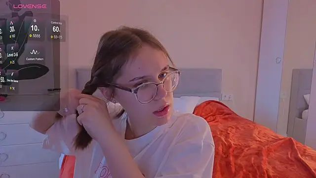 Mia Luw online show from 14, 10, 2025