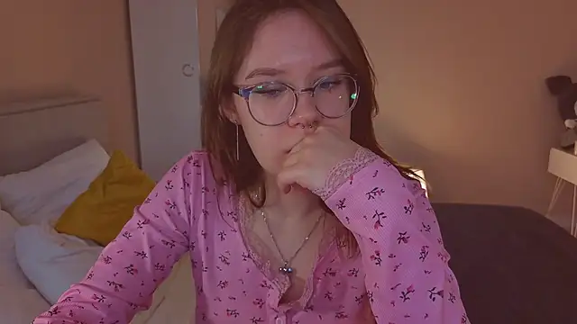 Snapshot of Mia_Luw chatting on 5, 2, 2026 Mia Luw online show from 5, 2, 2026