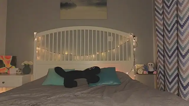 Mia Luw online show from 4, 4, 2026