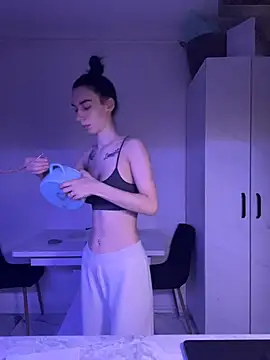 Celine Roxelle online show from 13, 4, 2026