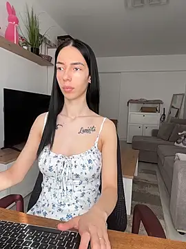 Snapshot of Celine_Roxelle chatting on 26, 4, 2026 Celine Roxelle online show from 26, 4, 2026