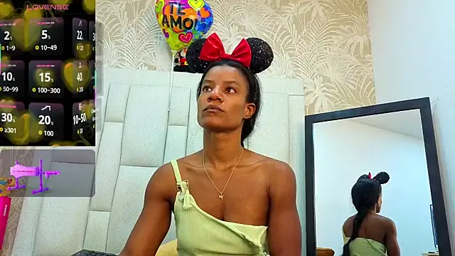 Snapshot of dafnnelewis chatting on 13, 4, 2026 dafnnelewis online show from 13, 4, 2026