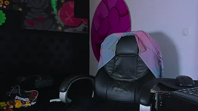 ISAAC CRYSTON online show from 20, 10, 2025