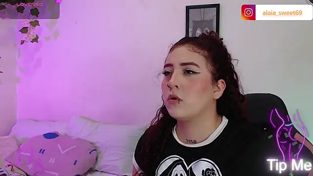 Snapshot of alaia_sweetxxx chatting on 24, 4, 2026 alaia sweetxxx online show from 24, 4, 2026