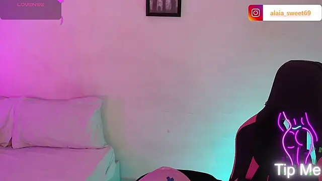 Snapshot of alaia_sweetxxx chatting on 5, 5, 2026 alaia sweetxxx online show from 5, 5, 2026