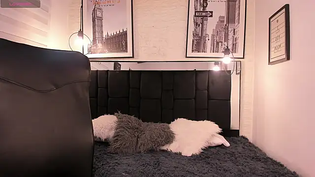 tylla  online show from 27, 10, 2025