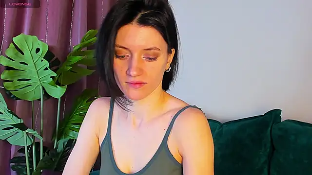 roxy riot  online show from 6, 2, 2025