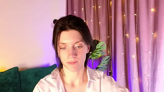 roxy riot  online show from 14, 2, 2025