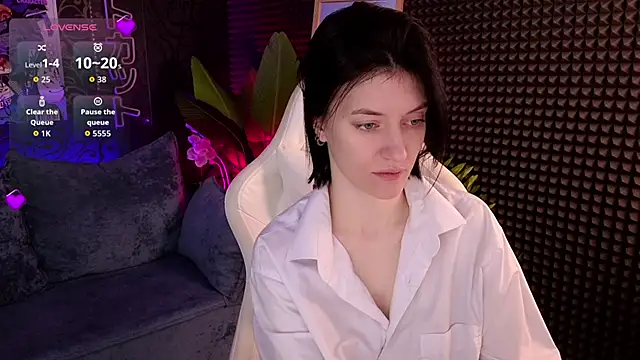 roxy riot  online show from 26, 9, 2025