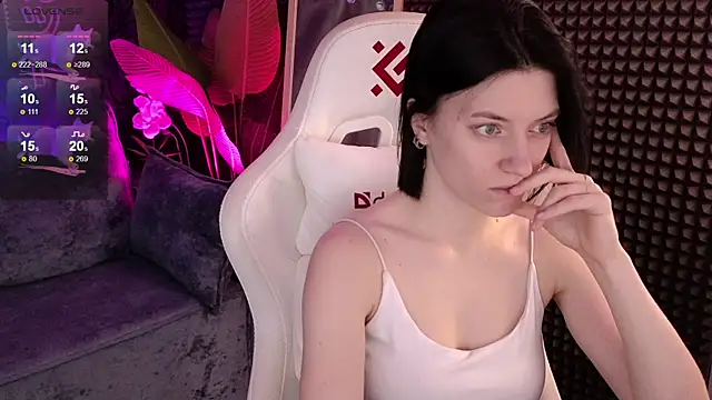 roxy riot  online show from 29, 9, 2025