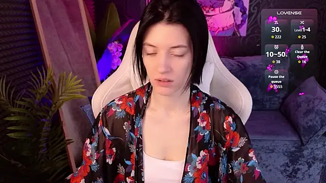 roxy riot  online show from 20, 11, 2025