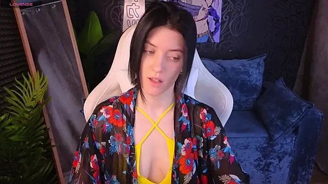 roxy riot  online show from 22, 12, 2025