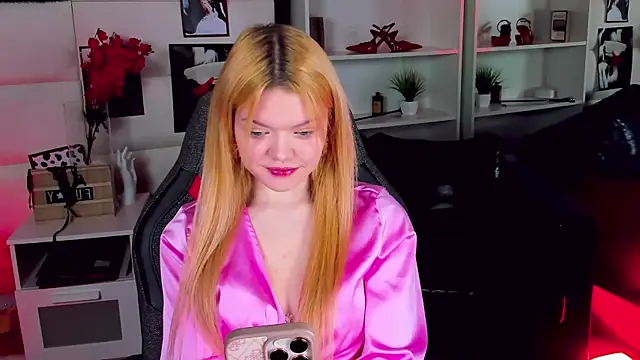 AdeleCartier online show from 28, 2, 2025