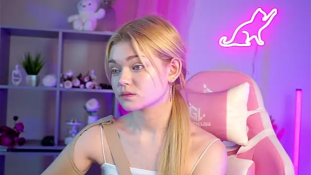 AdeleCartier online show from 18, 3, 2025