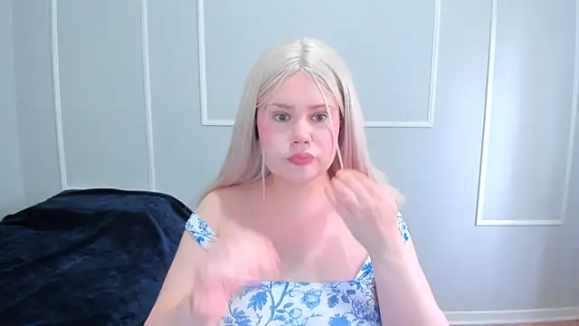 Snapshot of _leana_ chatting on 23, 10, 2025  leana  online show from 23, 10, 2025